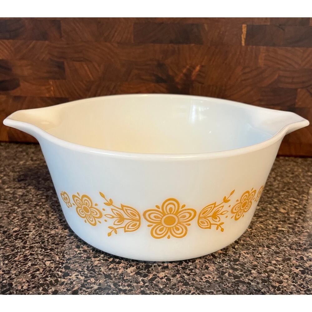 Vintage Pyrex White & Butterfly Gold Casserole Dish, 1.5 Quart